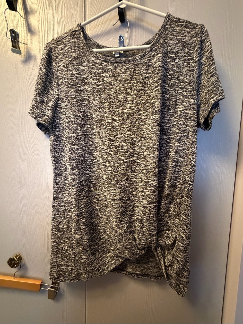 Kismet Marled Gray Short-Sleeve Twist-Hem Tee